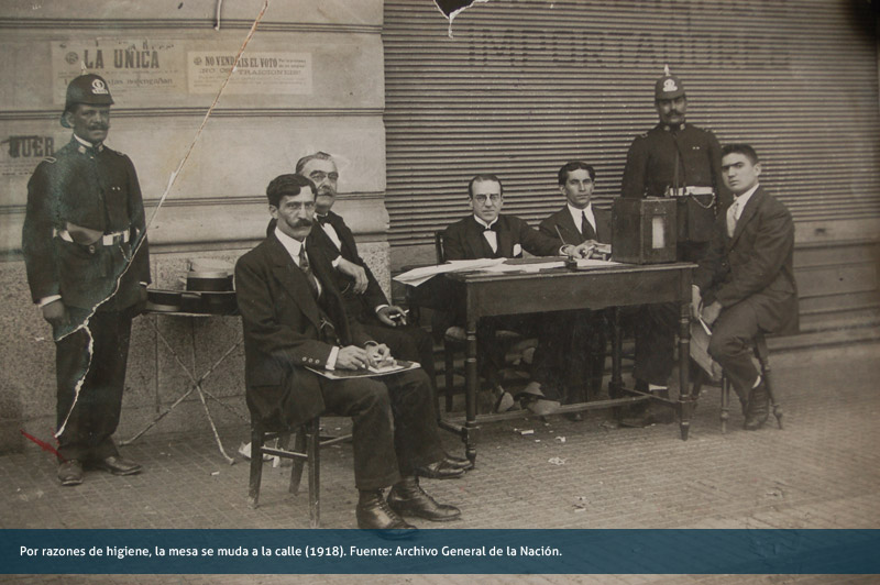 Mesa electoral en la calle