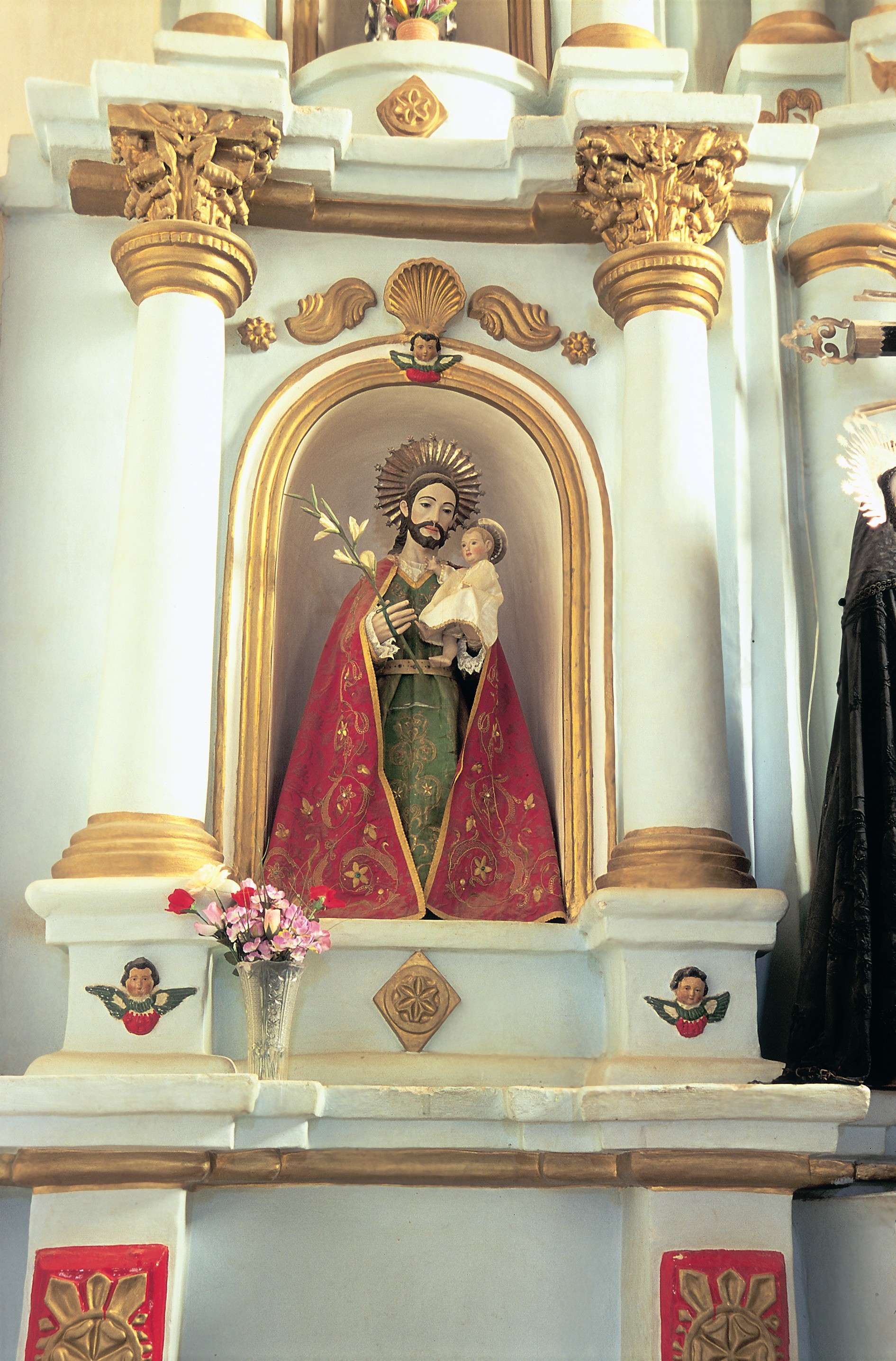 Detalle del altar de la iglesia de Cachi