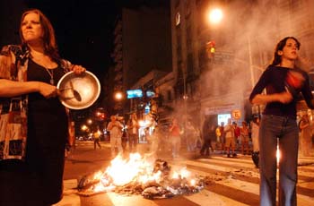 Cacerolazos en 2001