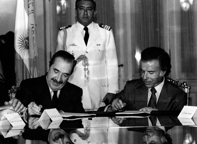 Pacto de Olivos Raúl Alfonsín y Carlos Menem