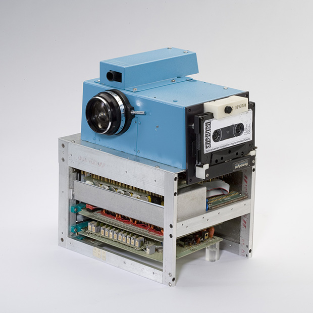 La primera cámara digital (año 1975)