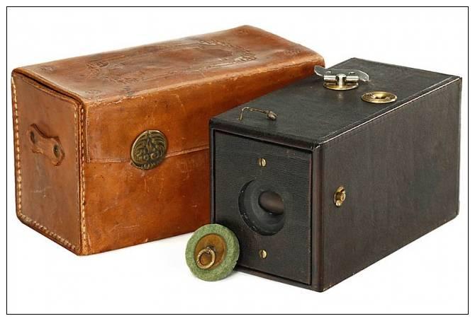 Primera cámara Kodak (año 1889)