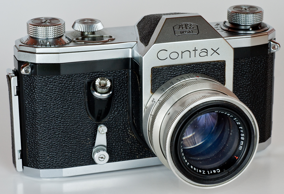 La Contax S1 fue la primer cámara con visor reflex (año 1948)