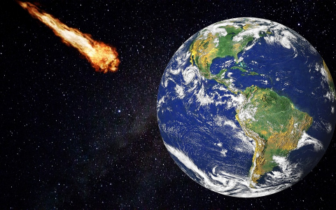 Un meteorito a punto de impactar en el planeta Tierra. De fondo, las estrellas.