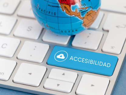 Un teclado blanco que, en lugar de la tecla Shift, tiene una tecla celeste que dice: «accesibilidad». Hay un pequeño globo terráqueo sobre el teclado.