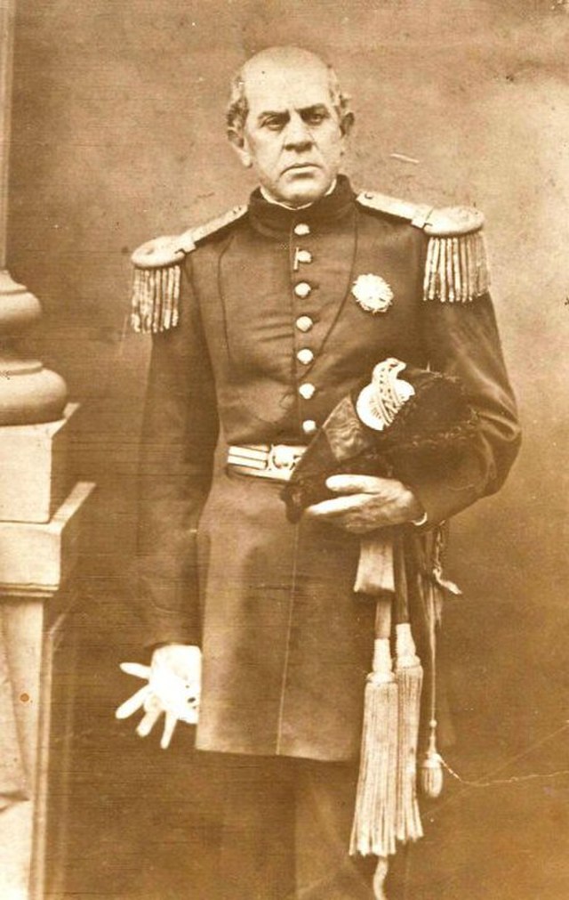 Sarmiento de pie, vestido de uniforme.