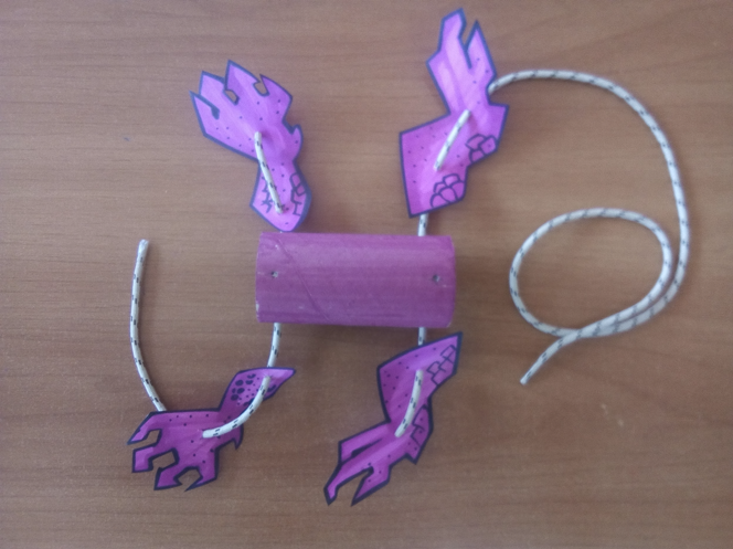 Cuerpo del dragón vinculado con las patas delanteras y traseras.