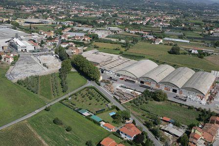 Vista aérea de una fábrica.