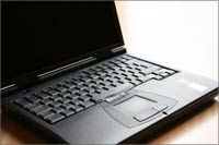 Una laptop.