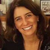 María Pujals de frente y sonriendo.