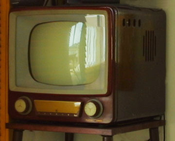 Un televisor viejo.